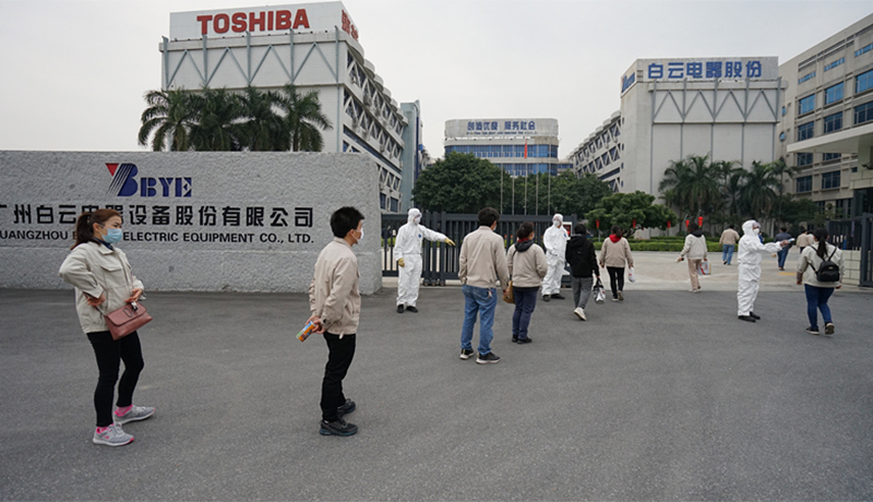 >體溫檢測，井然有序！